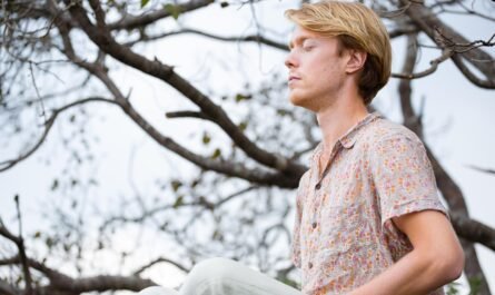 ध्यान करते समय मानसिक स्वास्थ्य में सुधार