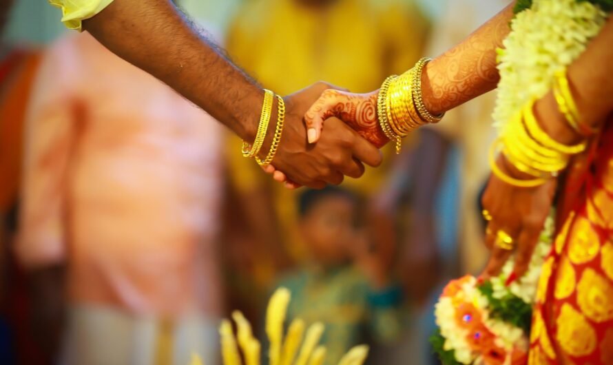 पति-पत्नी के रिश्ते कैसे मजबूत बनाएं – अपनाएं ये असरदार उपाय